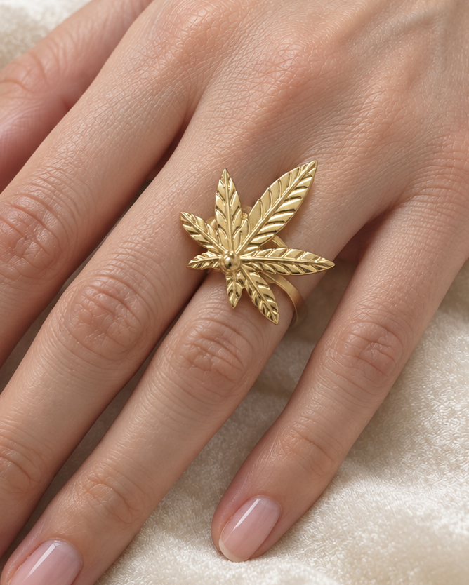 Anillo Dorado Hoja Canabis - Ajustable