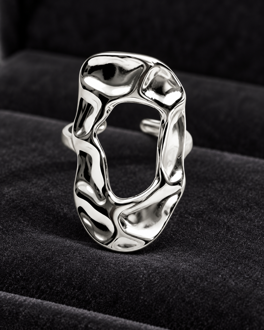 Anillo Plateado Óvalo Amartillado - Ajustable