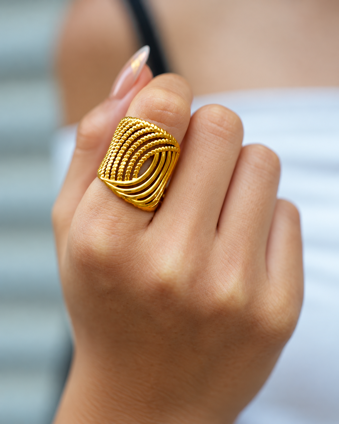 Anillo Dorado Entrelazado - Ajustable