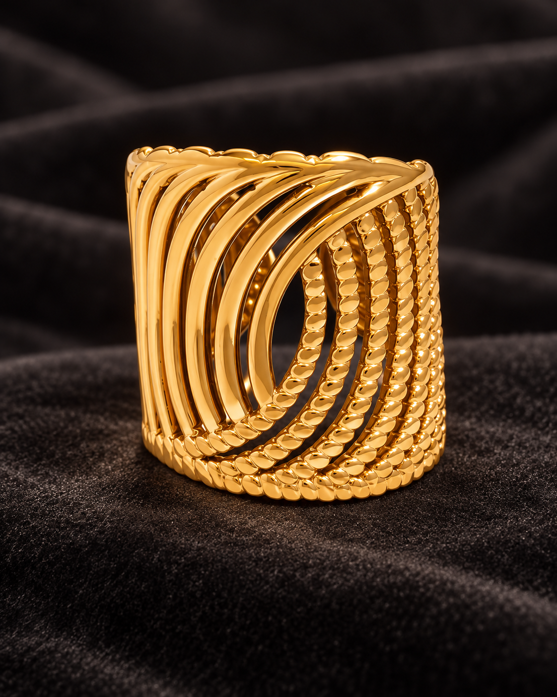 Anillo Dorado Entrelazado - Ajustable