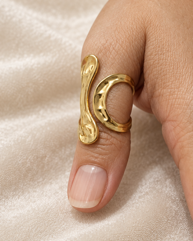 Anillo Dorado Siluetas Amartillado - Ajustable