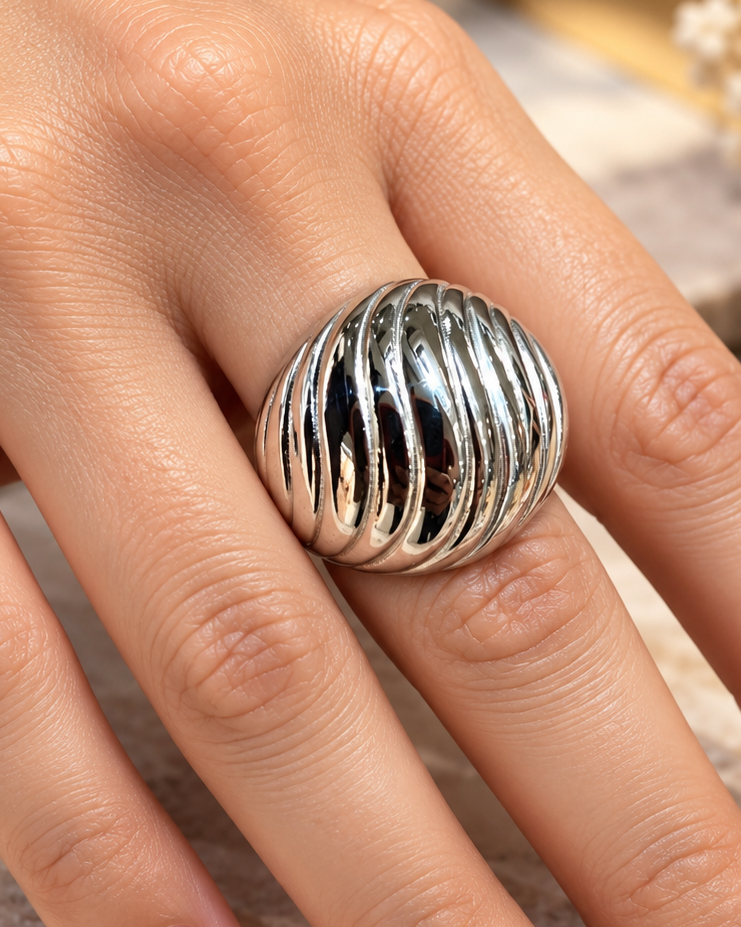 Anillo Platadeado Lineas Simétrucas - Talla 8