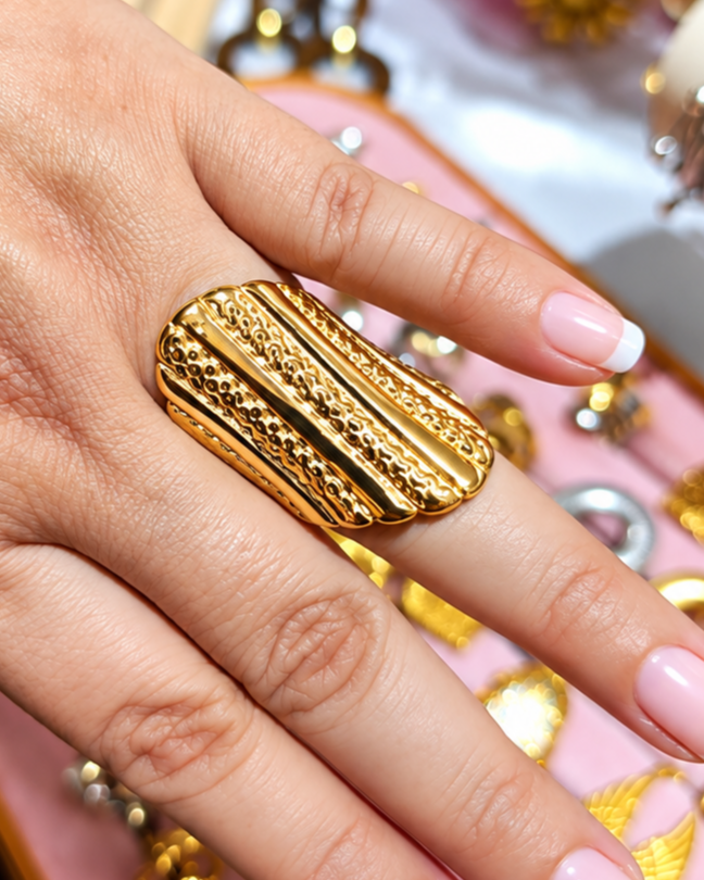 Anillo Dorado Largo - Talla 8