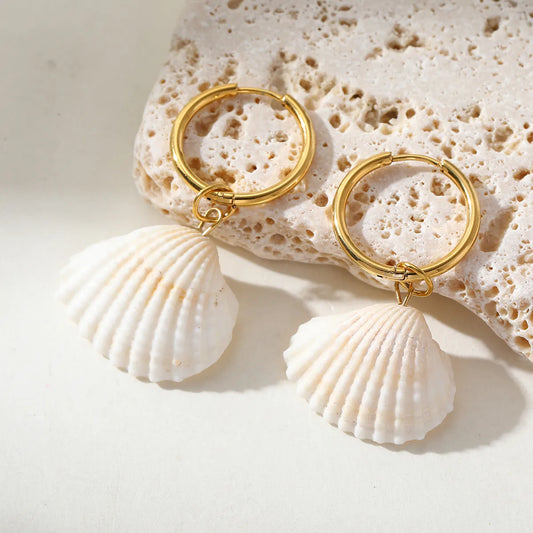 Aretes Dorados de Concha Natural