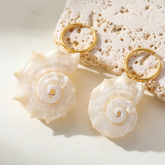 Aretes Dorados de Caracol Natural