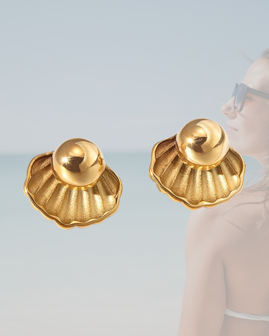 Aretes Dorados Concha y Perla de Mar