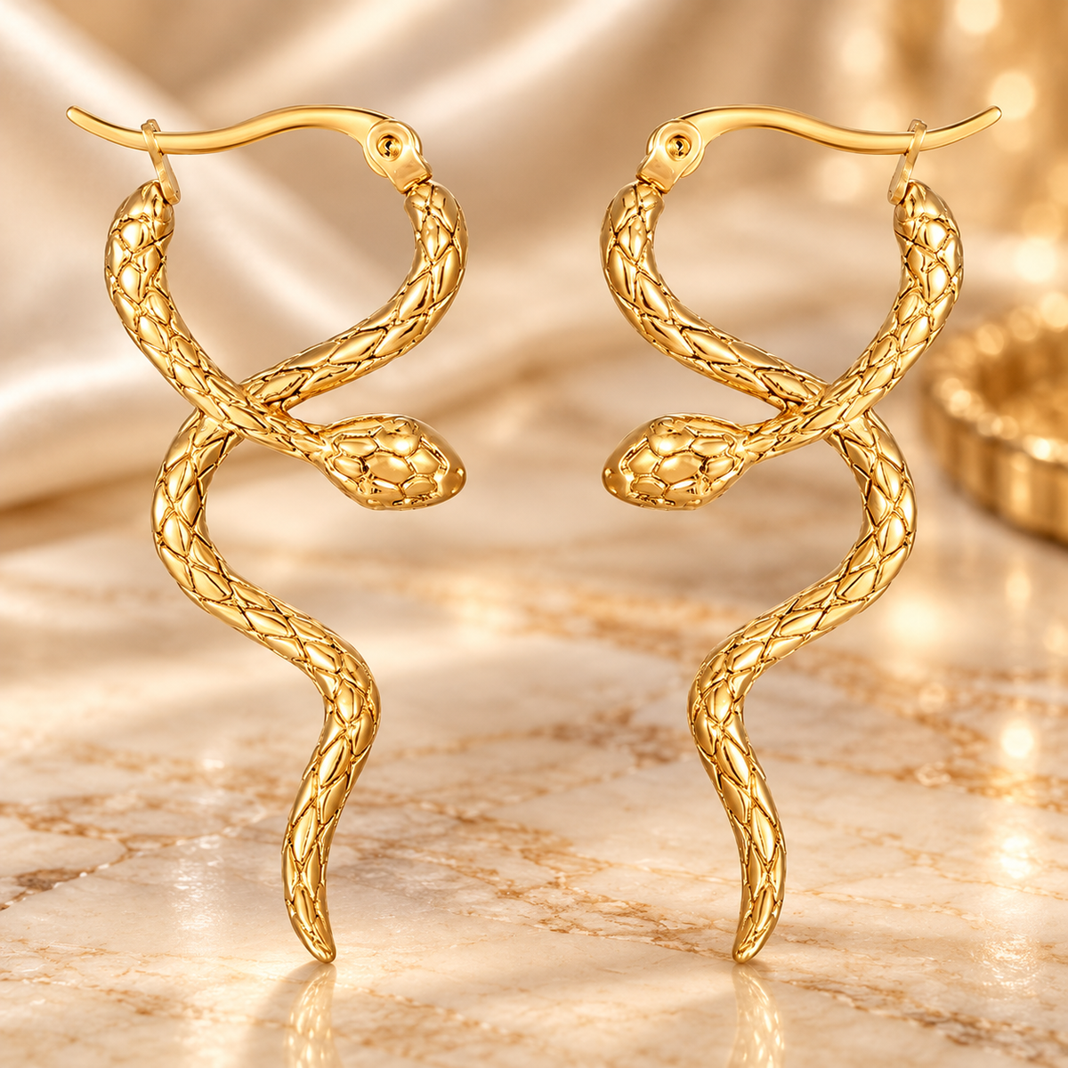Aretes Dorados Serpiente Rayadas