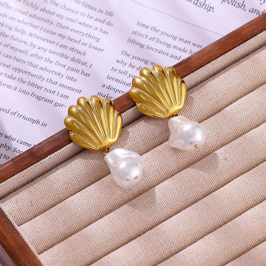 Aretes Concha Dorada y Perla