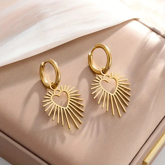 Aretes Dorados Arracada con Corazón Fulgurante