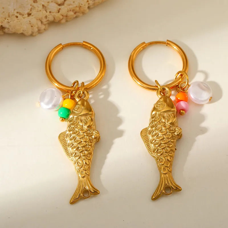 Aretes Dorados Pescado y Dijes Varios