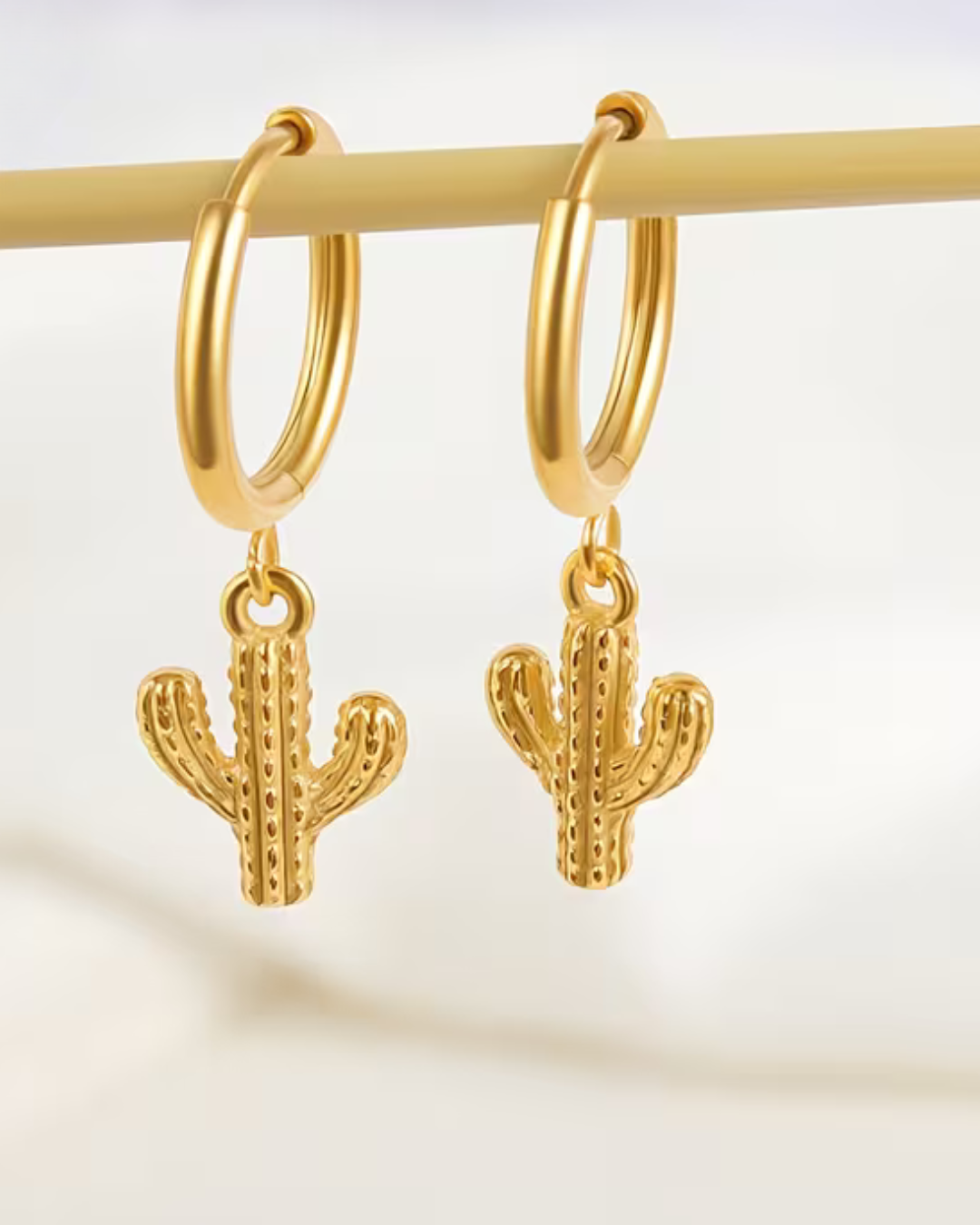Aretes Dorados de Cactus