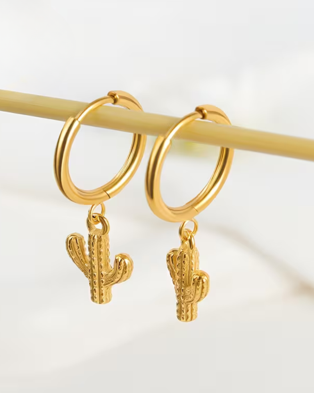 Aretes Dorados de Cactus