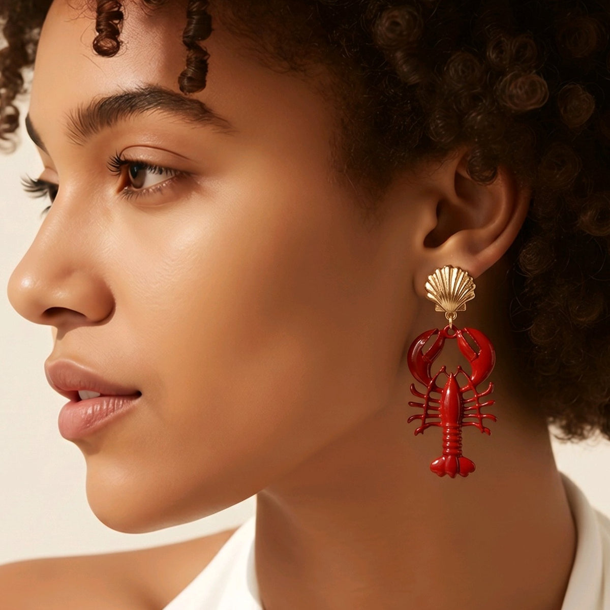 Aretes Conchas Doradas y Langostas Rojas