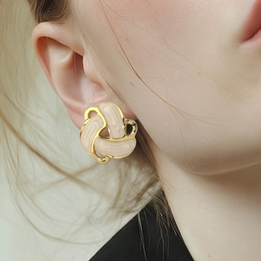 Aretes Nudo Esmaltado Beige