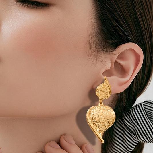 Aretes Corazón Amartillado Dorado