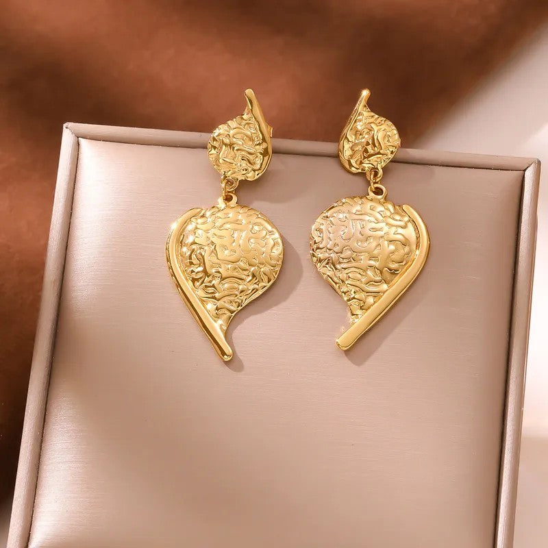 Aretes Corazón Amartillado Dorado