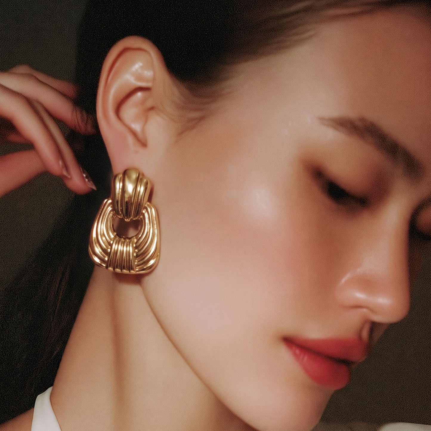 Aretes Dorados Acanalados Trapecio