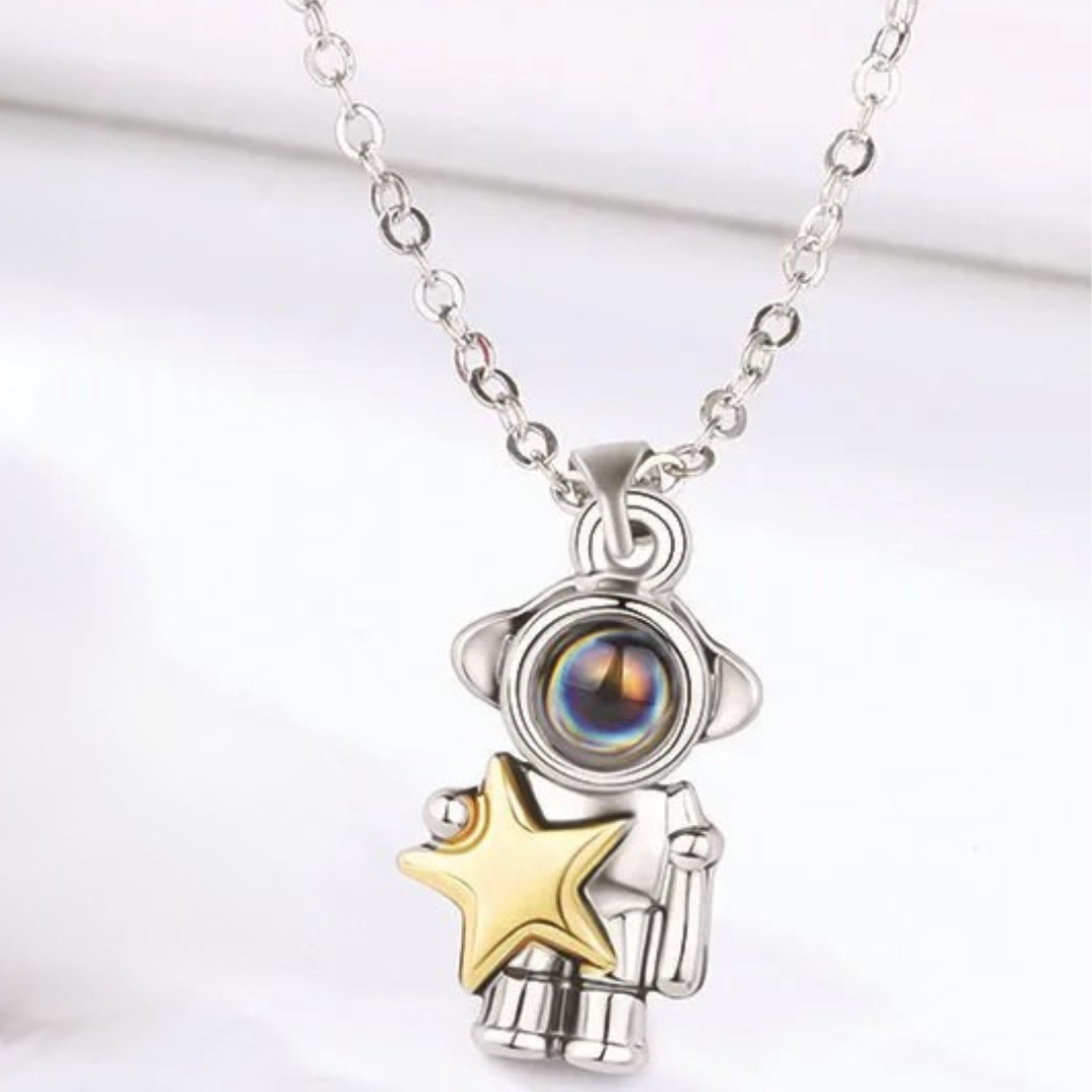 Collar Cadena Plateada con Astronauta en Estrella