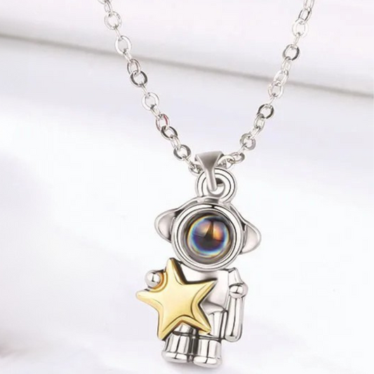 Collar Cadena Plateada con Astronauta en Estrella
