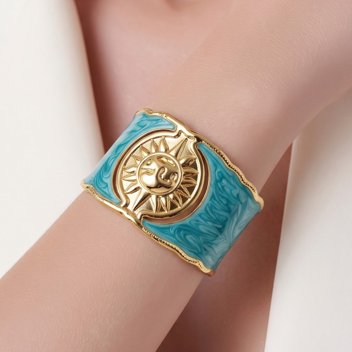 Brazalete Artesal Acero Esmaltado Azul Patrón Sol