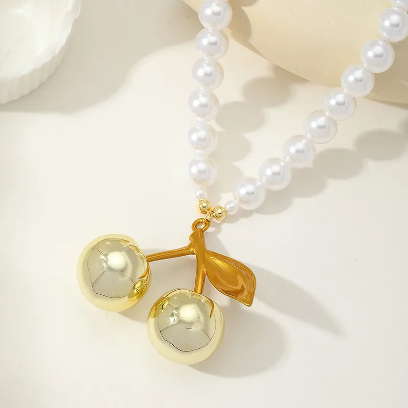 Collar Perlas Blancas Dije Cerezas Doradas