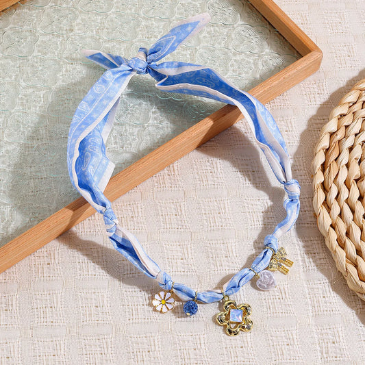 Collar Tipo Palicate Tonos Azules y Blancos Dijes Varios