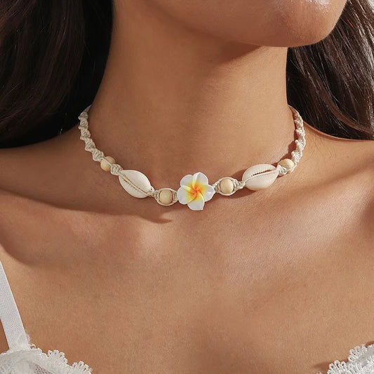 Collar Cordón, Concha y Dije Flor Blanca