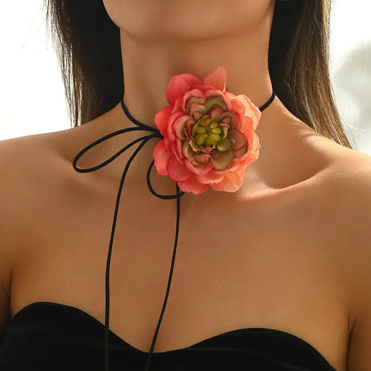 Collar Flor Tonos Rosas con Cordón de Amarre