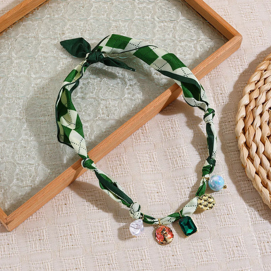 Collar Paliacate Rombos Verdes Dijes Varios