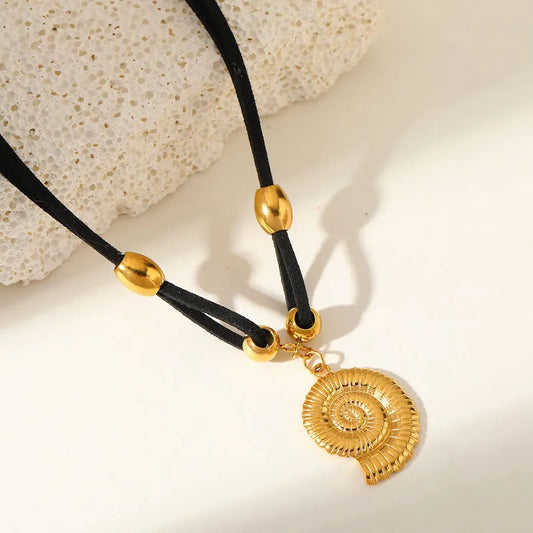 Collar Correa Negra Terciopelo Dije Caracol Mar