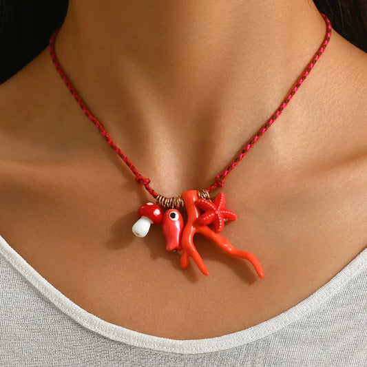 Collar Cuerda Dijes Marinos Tonos Rojos