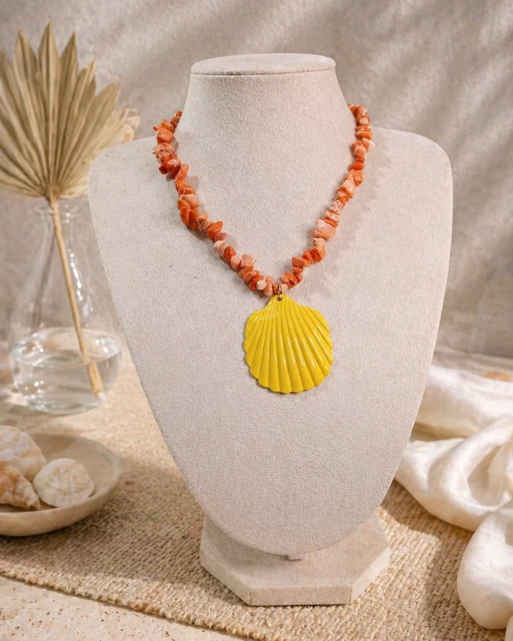 Collar Lajas Naranjas Dije Concha Amarilla