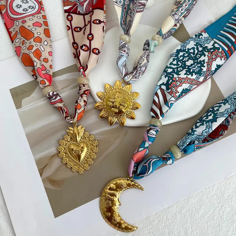 Collar Paliacate Dije Luna