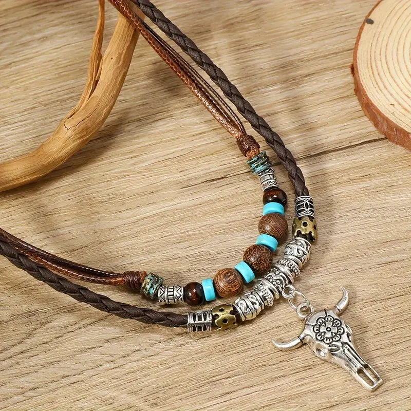 Collar Boho con Hilo y Dije Cabeza Toro