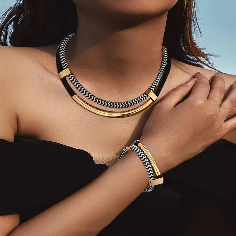 Collar y Pulsera Tubulares Dorados