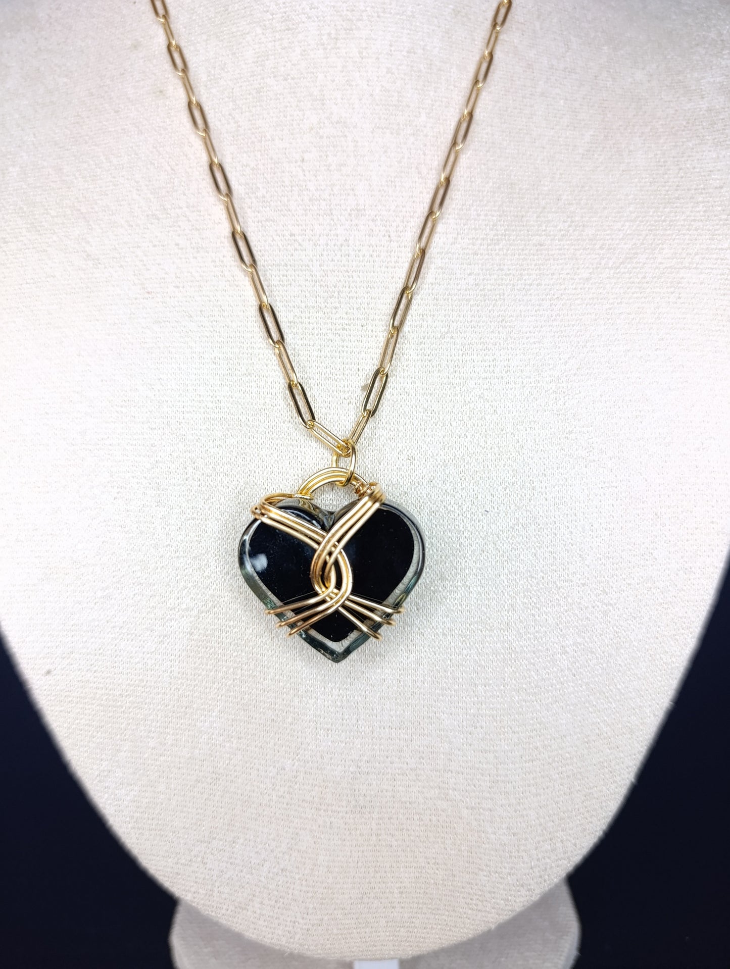 Collar Cadena Dorada Dije Corazón Negro