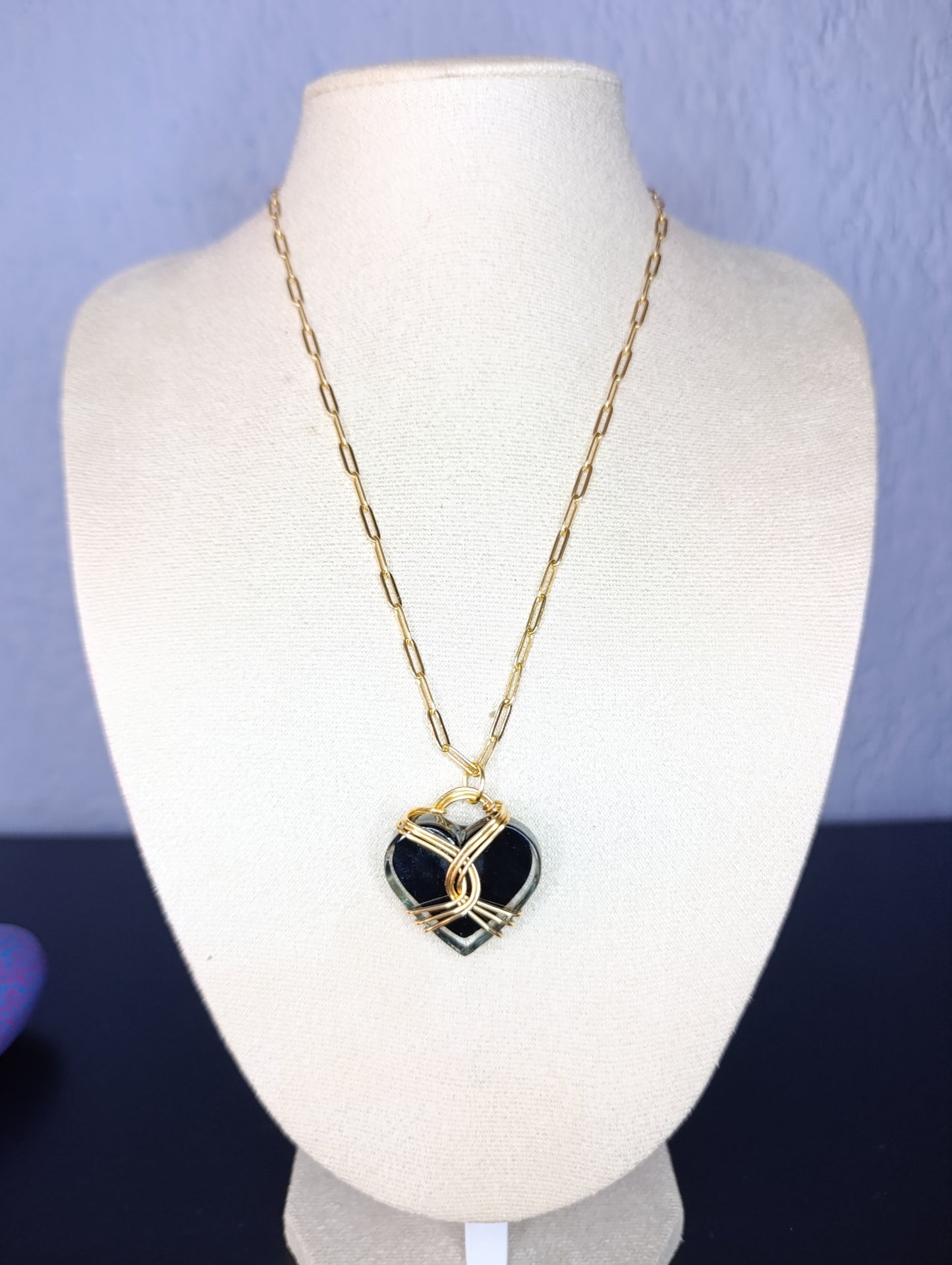 Collar Cadena Dorada Dije Corazón Negro