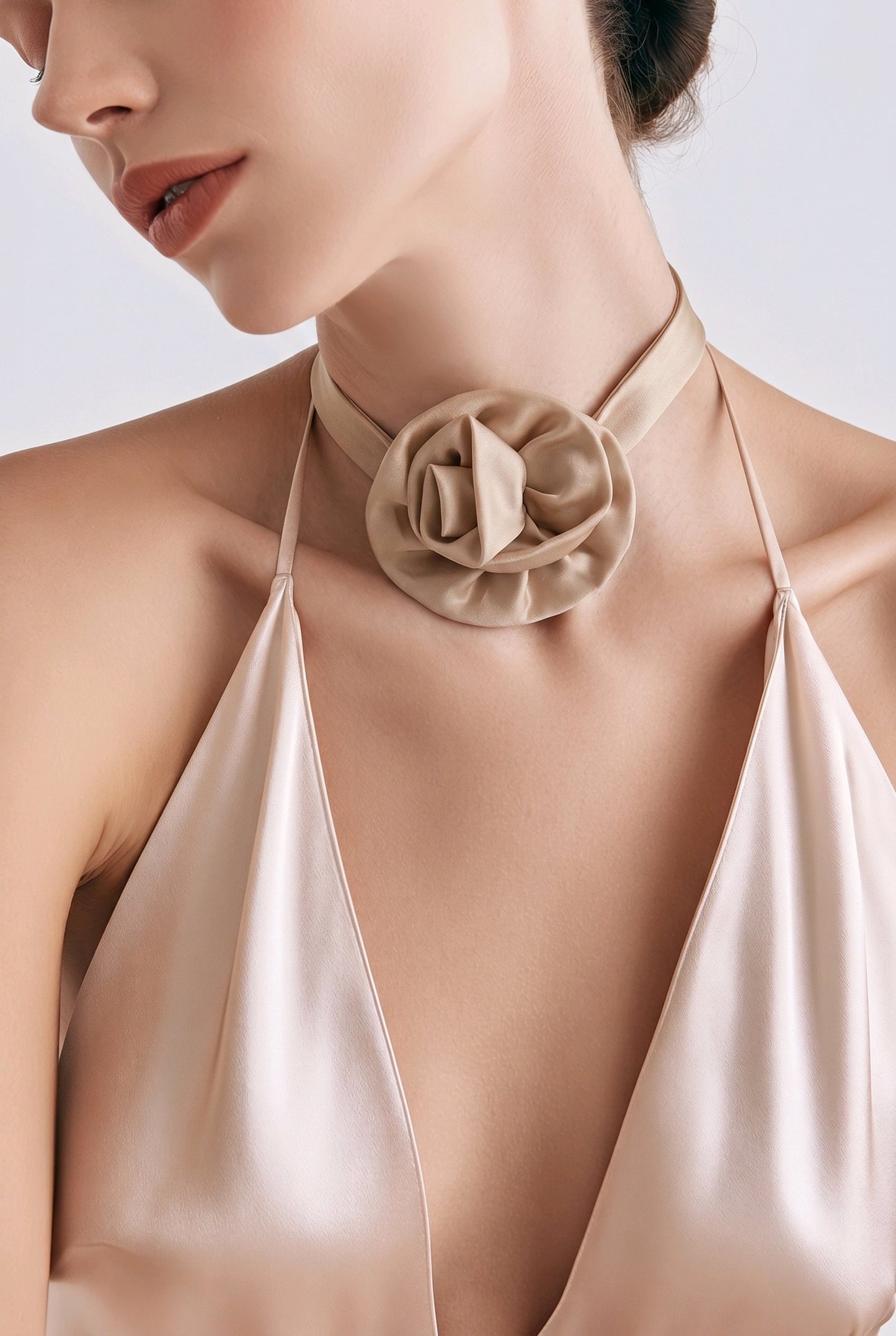 Collar Listón Dije Flor Beige