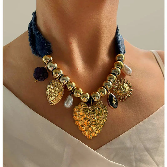 Collar Mezclilla y Perlas Dijes Varios Corazones