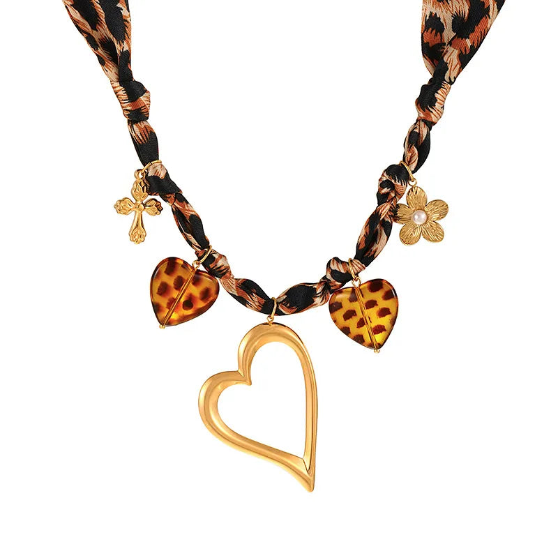 Collar Tela Dijes Varios Corazones