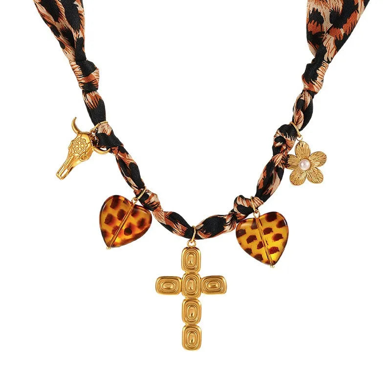 Collar Tela Dijes Varios Cruces