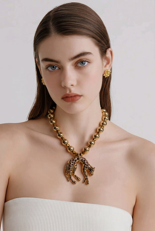 Collar Cuencas Resina Doradas Metalizadas Dije Guepardo Dorado