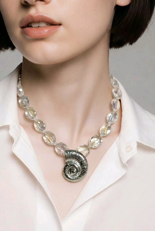 Collar Cuencas Ovales Cristal Translúcido Dije Caracol Plateado