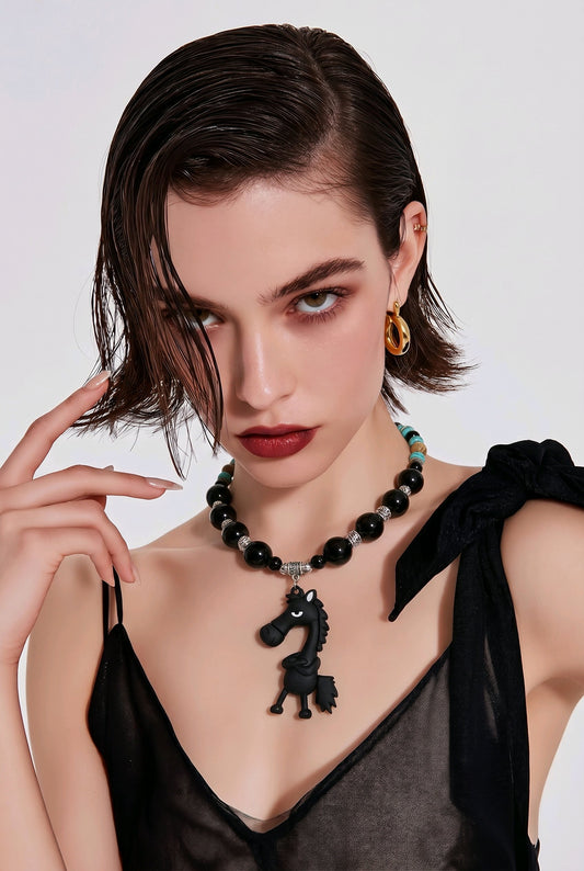 Collar Cuencas Negras Dije Caballo Negro
