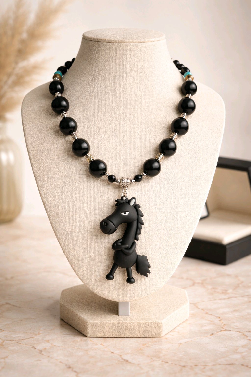 Collar Cuencas Negras Dije Caballo Negro