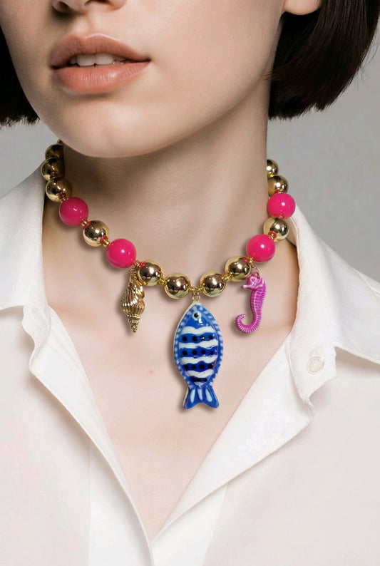 Collar Cuencas Doradas Metalizadas y Fiusha Dijes Varios Pez Azul