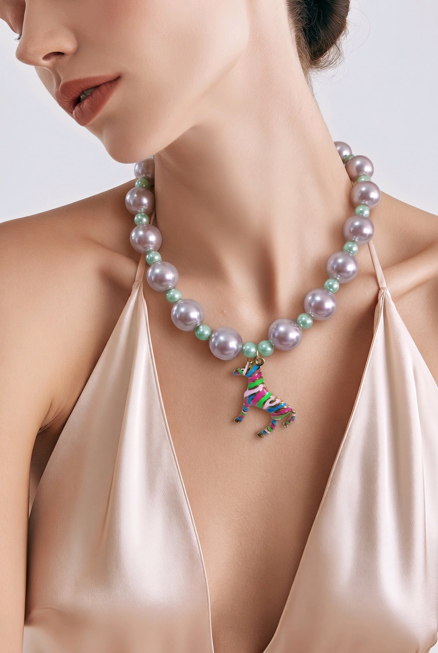 Collar Cuencas Palo Rosa con Verde Dije Cebra Multicolor