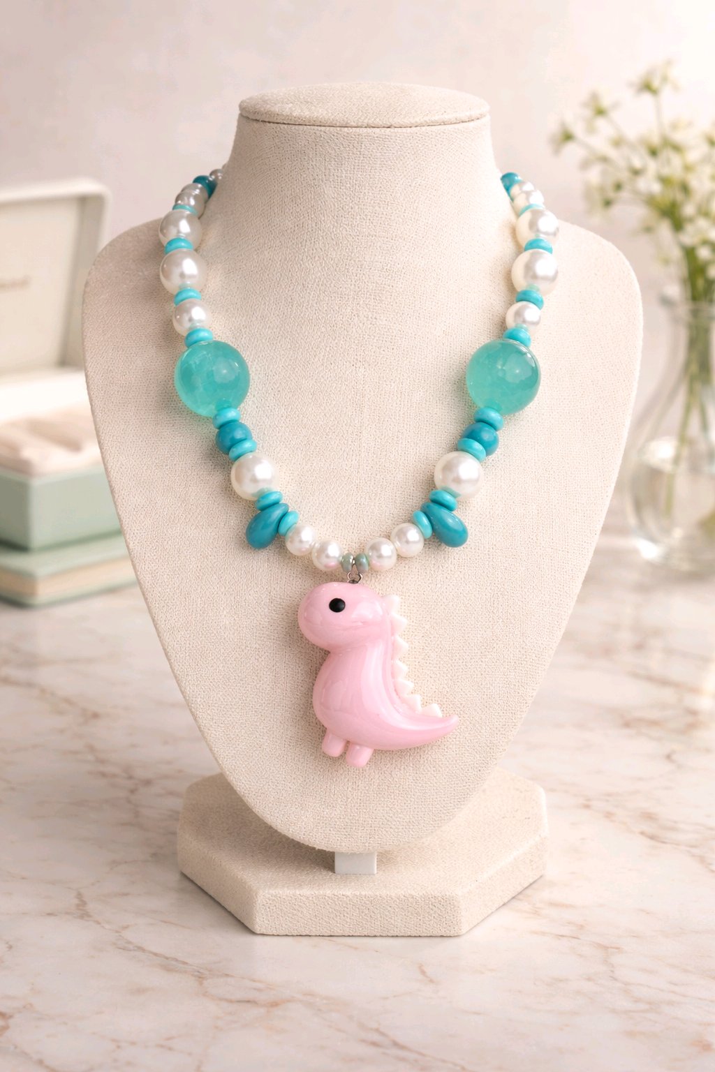 Collar Cuencas Turquesa y Aperladas Dije Dinosaurio Rosado