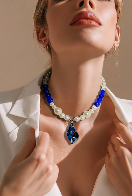 Collar Cuencas Blancas y Azules Dije Caracol Tornasol