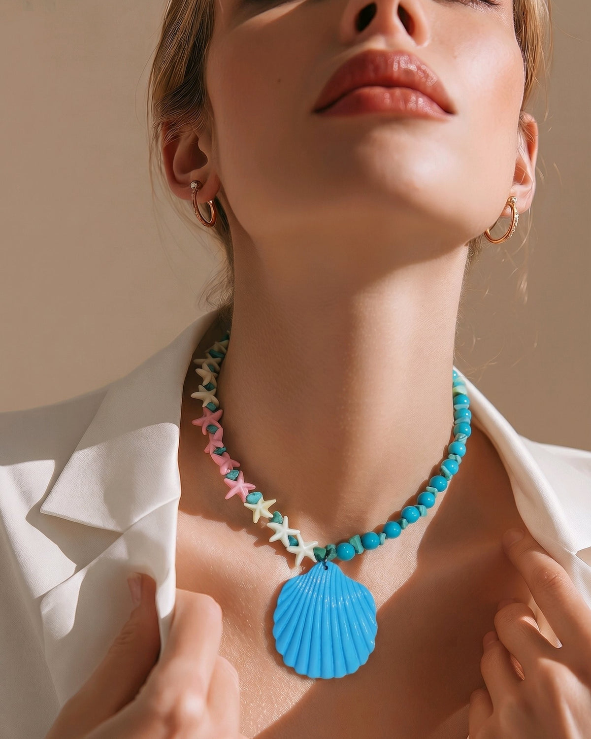 Collar Estrella Mar Rosas y Blanca, Cuencas Turquesa Dije Concha Azul